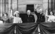 Cum a „evadat” Prințesa Elisabeta din Palatul Buckingham și a sărbătorit în mulțime victoria asupra Germaniei naziste în 1945
