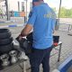 FOTO // Mai multe capturi la vama Leușeni: Aparat de 15 mii de euro, kart de curse și echipamente ascunse în microbuze