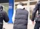 VIDEO // Zeci de persoane, păgubite după ce au achitat în avans automobile și tehnică agricolă. Trei suspecți au fost arestați