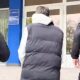 VIDEO // Zeci de persoane, păgubite după ce au achitat în avans automobile și tehnică agricolă. Trei suspecți au fost arestați