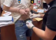 VIDEO // Tată și fiu din Chișinău, arestați pentru trafic de droguri prin Telegram. Poliția a ridicat hașiș, marijuana și un BMW