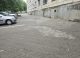 FOTO // Primăria Chișinău a reparat curtea de pe strada Buiucani 6, cu amenajări și marcaje pentru parcări