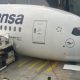 Incident grav pe aeroportul din Frankfurt: Un Boeing 787 Dreamliner s-a prăbușit pe bot după cedarea trenului de aterizare