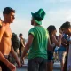 Turiștii riscă amenzi de 150 de euro în stațiunile franceze din Europa dacă merg fără tricou pe stradă