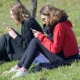 Cehia va interzice telefoanele mobile în școli. Elevii nu le vor putea folosi deloc