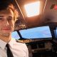 Un instructor de zbor s-a aruncat din avion în timpul unui zbor de instruire. Eleva a aterizat singură aeronava