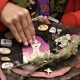 Escrocherie de 520 000 de lei cu ritualuri de „curățare spirituală”. O femeie, trimisă în judecată