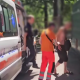 VIDEO // Un bărbat acuzat de comportament neadecvat față de minori, a fost internat în spital după intervenția Poliției