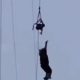 Un adolescent de 17 ani a ajuns în stare gravă la spital după ce a sărit de pe o construcție improvizată în Nistru