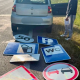 Au încercat să mituiască polițiștii cu 400 de euro. Doi tineri, cercetați și pentru transportul unor indicatoare rutiere
