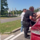VIDEO // Un bărbat din Chișinău a fost reținut pentru că și-a jefuit propria soră